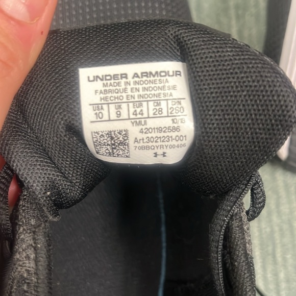 Under Armour Black and White Running Shoes men’s size 10 - EUC - Picture 4 of 4